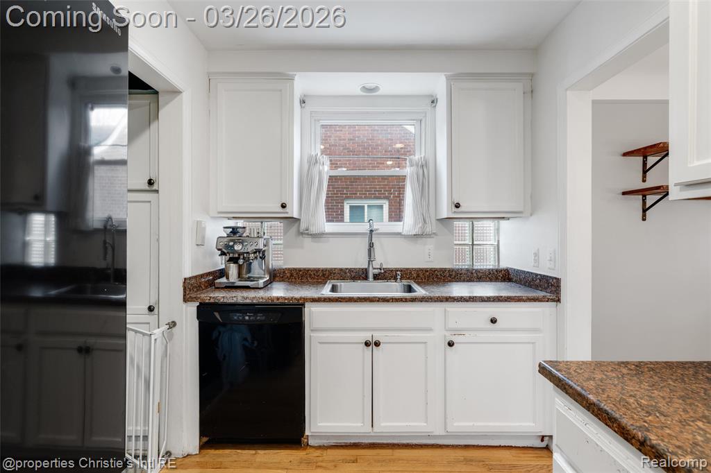 20631 Lochmoor Street, Harper Woods, MI 48225 — Photo 9