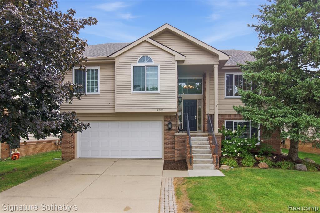 4905 Carrington Drive, Rochester, MI 48306