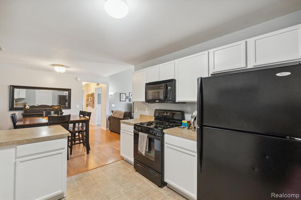 1012 SHIAWASSEE Circle, Howell, MI 48843 — Photo 20
