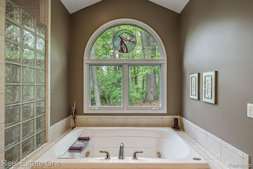 8444 CLIMBING Way, Pinckney, MI 48169 — Photo 38