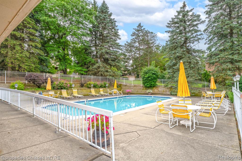 36972 Dartmoor Drive, Farmington Hills, MI 48331 — Photo 4