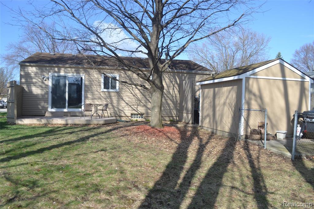 42428 Greenbrier Lane, Clinton Twp, MI 48038 — Photo 22