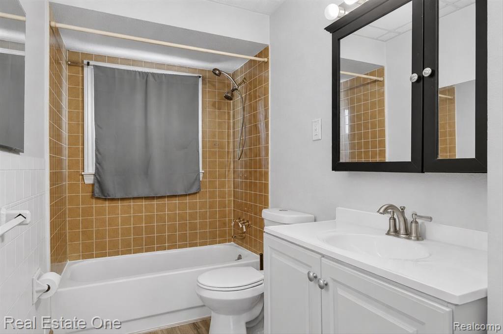 7420 Drexel Street, Dearborn Heights, MI 48127 — Photo 17