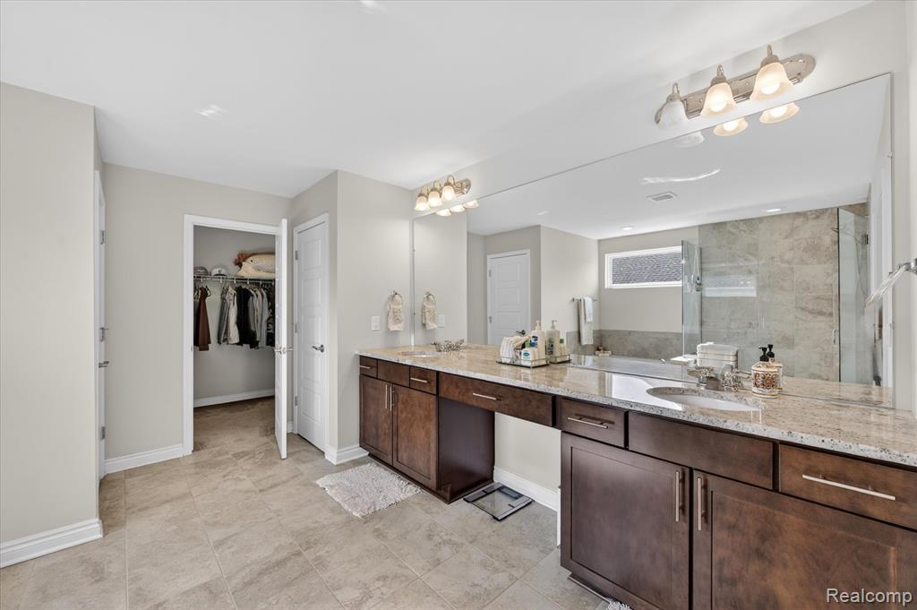 2942 Montgomery Circle, Walled Lake, MI 48390 — Photo 18