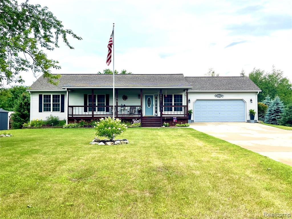 5990 Cobblestone Drive, North Branch, MI 48461