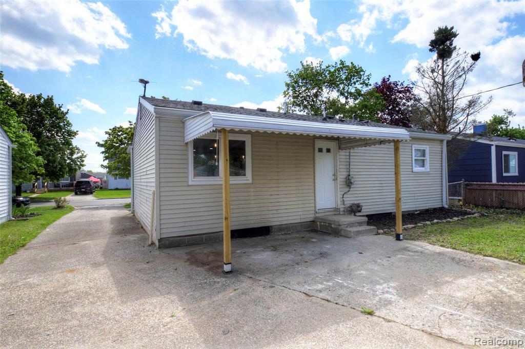 1330 Redleaf Lane, Ypsilanti, MI 48198 — Photo 32