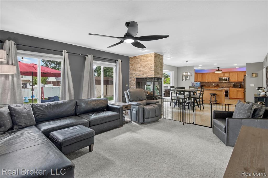 15156 Oak Valley Lane, Monroe, MI 48161 — Photo 11