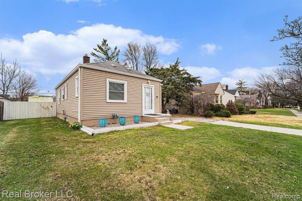 540 E CHESTERFIELD Street, Ferndale, MI 48220 — Photo 13