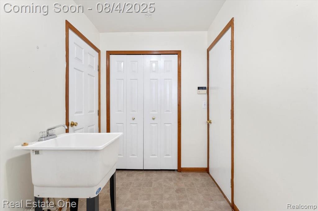 8915 Continental Drive, Taylor, MI 48180 — Photo 13