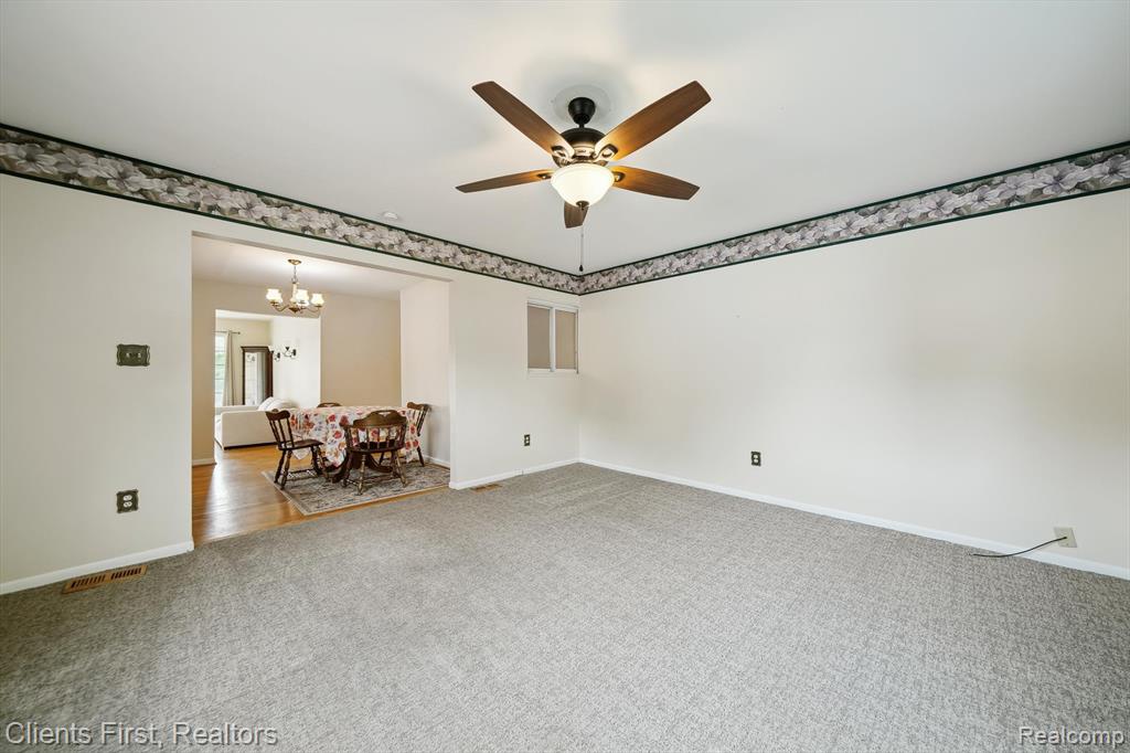 939 Deering Street, Garden City, MI — Photo 12