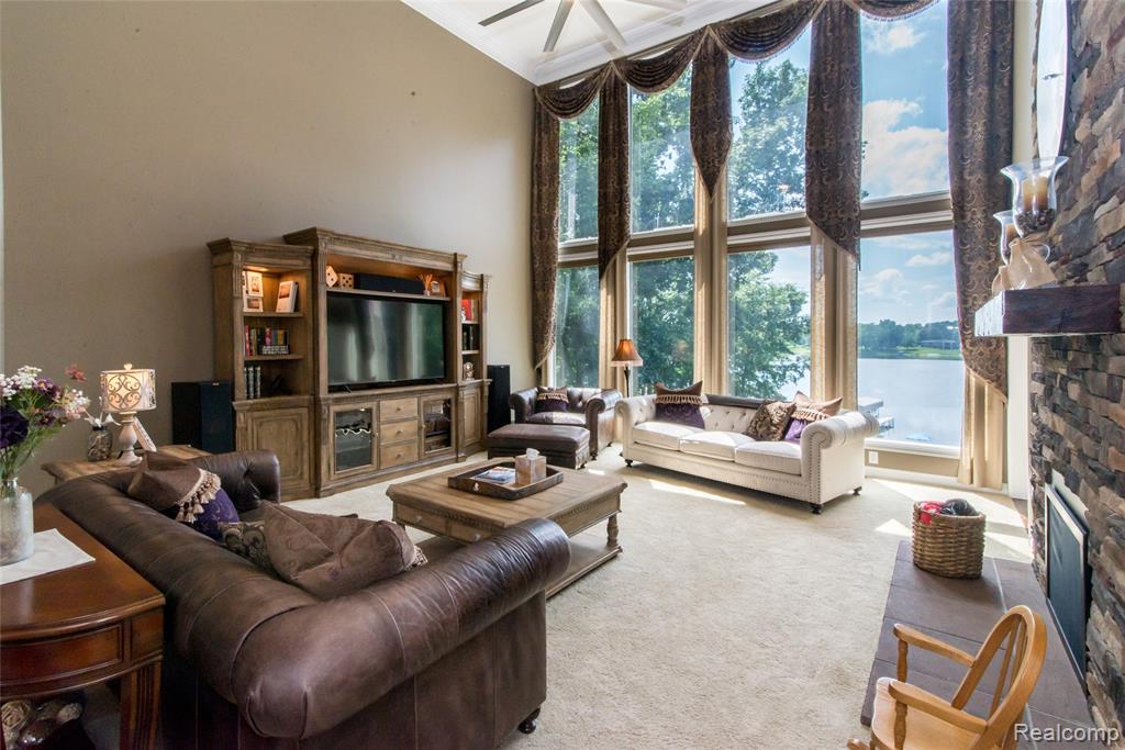 3166 W Beach Lake Drive, Milford, MI, 48380