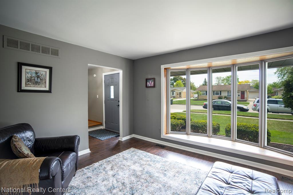 42438 SOMERSET Court, Canton, MI 48187 — Photo 4