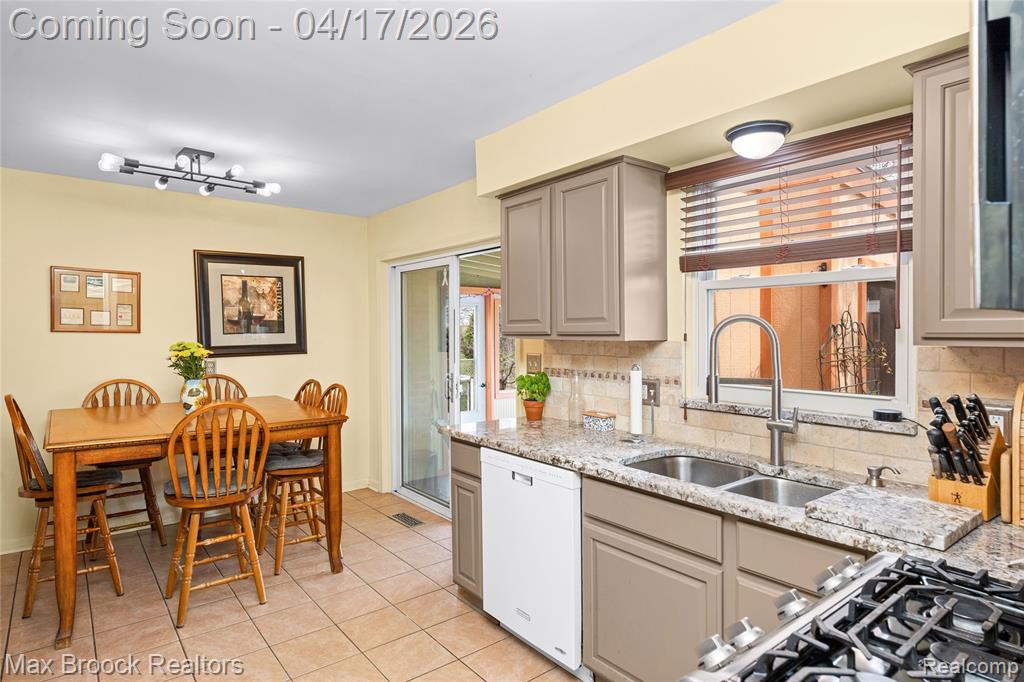 27916 Walker Avenue, Warren, MI 48092 — Photo 10