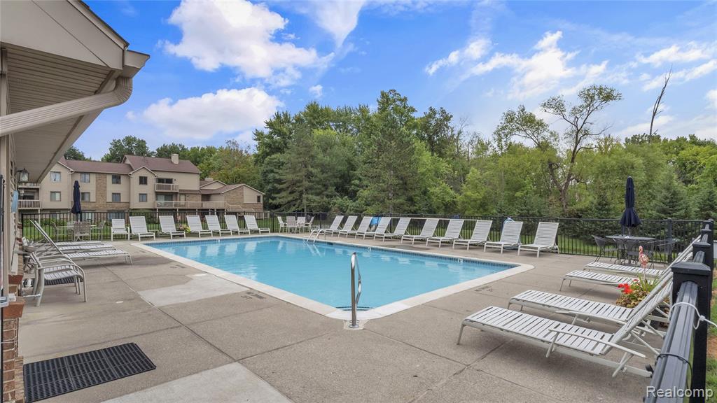 7113 Elmhurst, West Bloomfield, MI — Photo 68