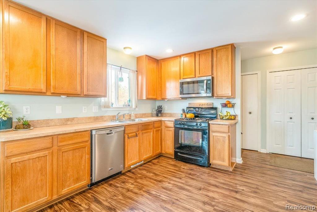 42936 N CUMBERLAND Drive, Belleville, MI 48111 — Photo 9