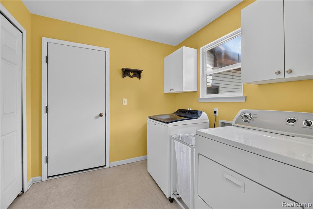 2445 Lorraina Lane, Hartland, MI 48353 — Photo 28