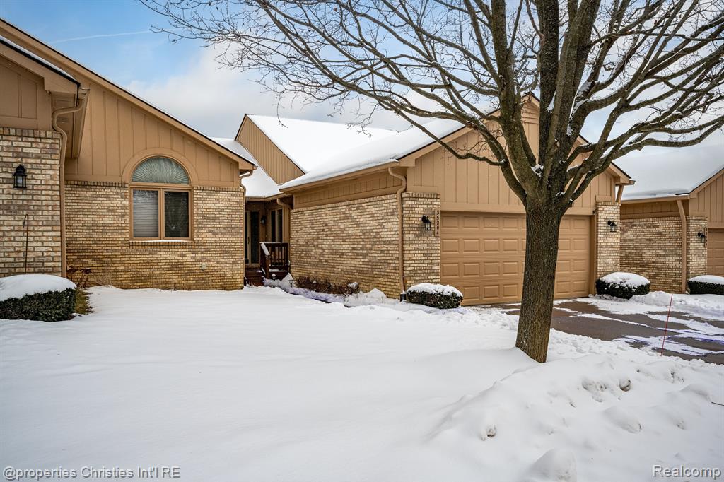 35204 KNOLLWOOD Lane, Farmington Hills, MI 48335 — front exterior