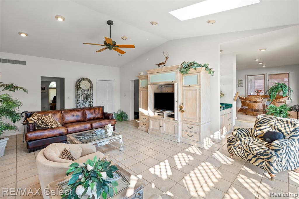 13154 Lake Shore Drive, Fenton, MI 48430 — Photo 26