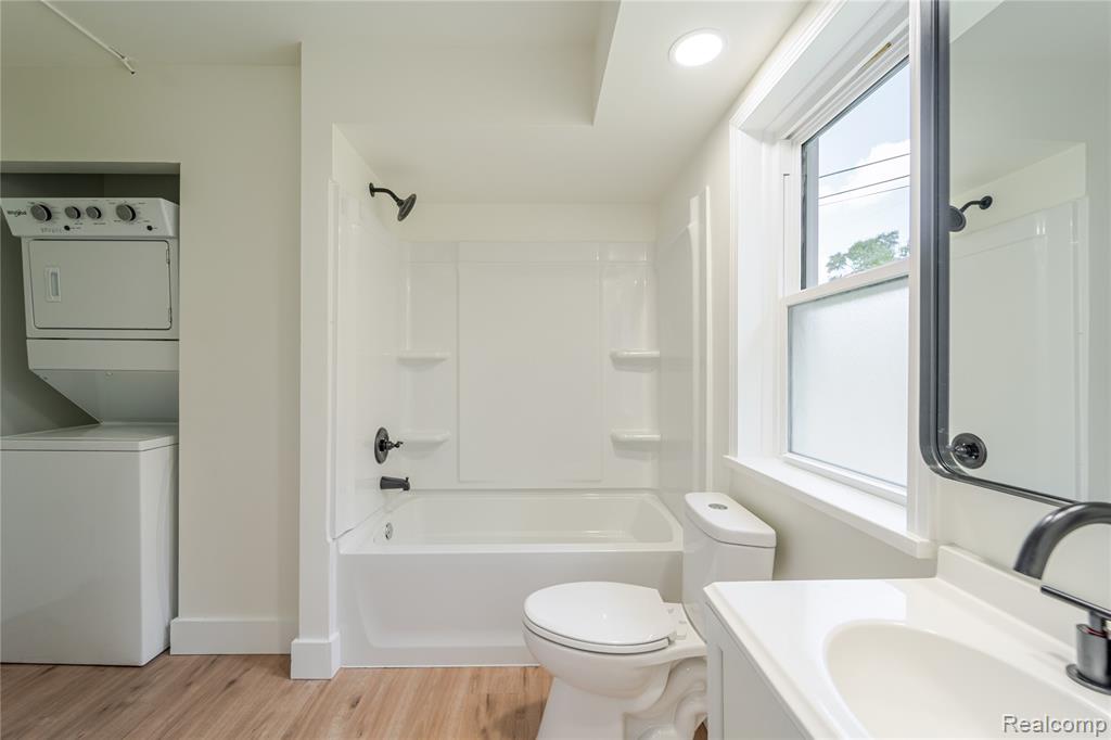 6194 Wilson Drive, Waterford, MI 48329 — Photo 16