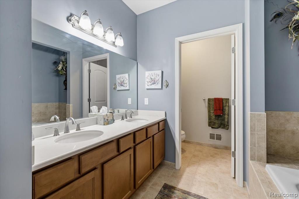 11414 Wolfort Spur, Brighton, MI 48116 — Photo 24