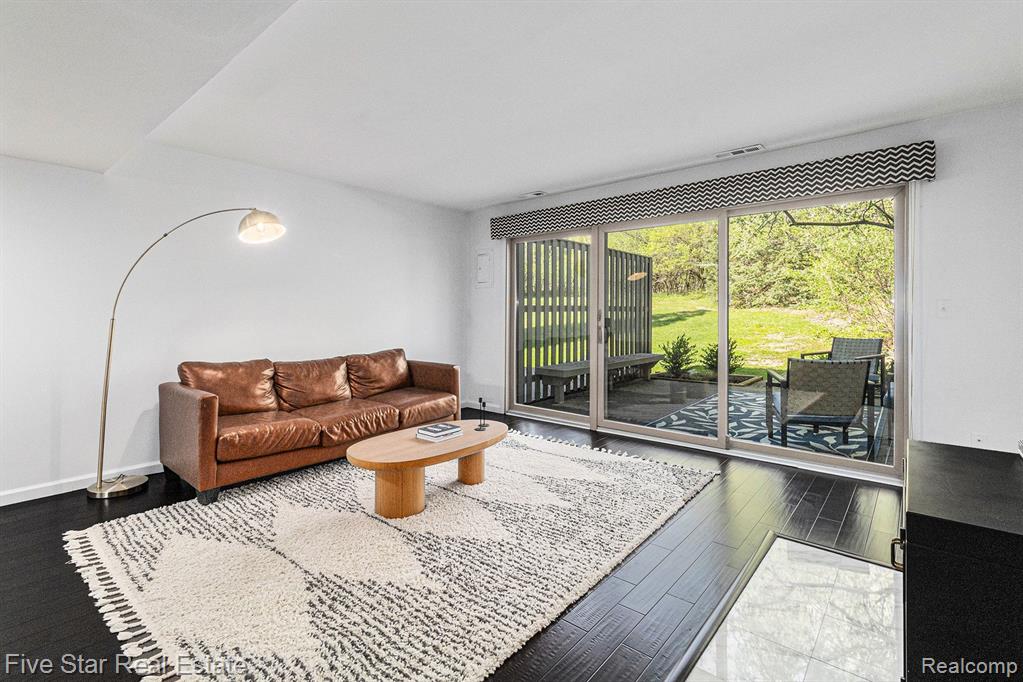 3171 Lakehaven Drive, Ann Arbor, MI 48105 — Photo 7