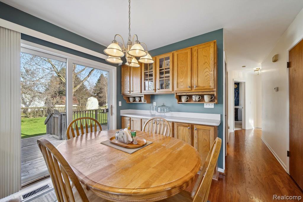 909 DEARBORN Street, Howell, MI 48843 — Photo 10