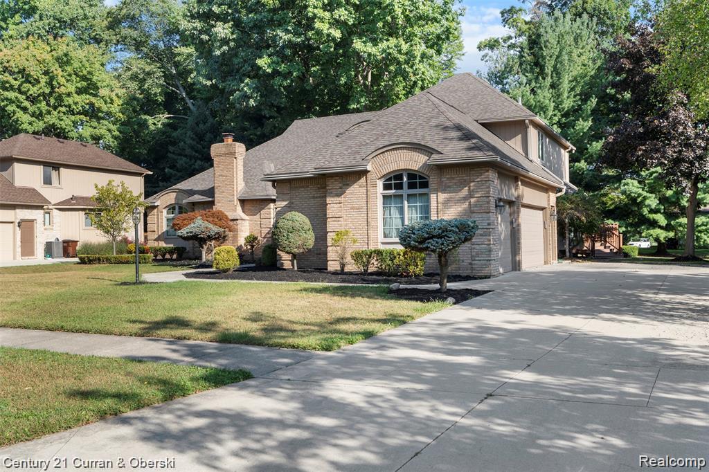 9039 Oakridge Trail, Shelby Twp, MI 48317 — Photo 2