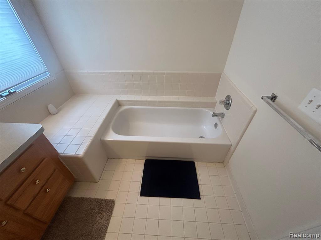 45401 DIAMOND POND Drive, Macomb, MI 48044 — Photo 8