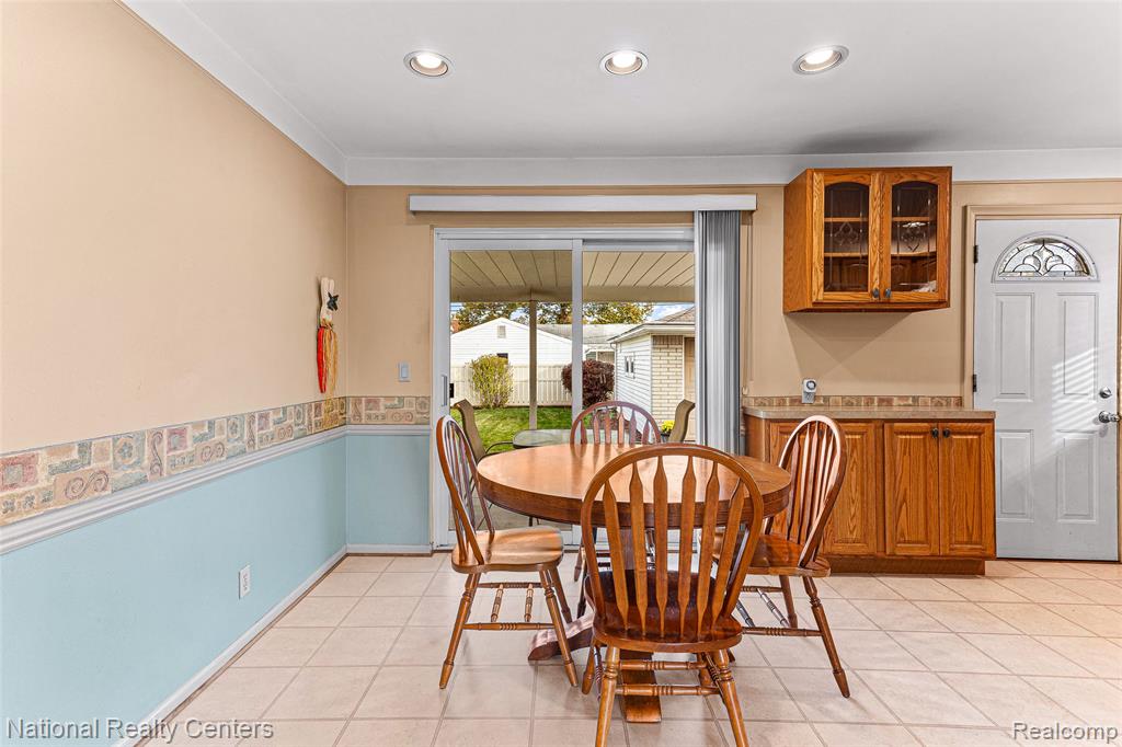 6104 Ardmore Park Circle, Dearborn Heights, MI 48127 — Photo 9