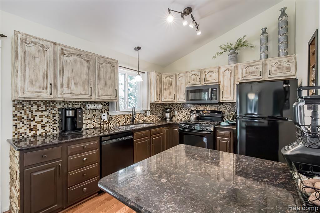 8642 Thendara Boulevard, Clarkston, MI 48348 — Photo 11