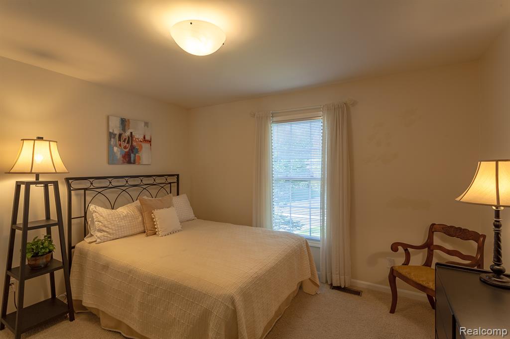 568 Berridge Circle, Lake Orion, MI — Photo 35