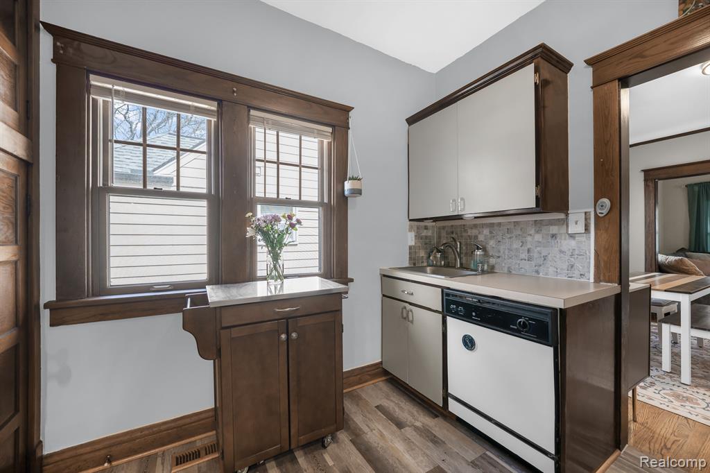 720 S DORCHESTER Avenue, Royal Oak, MI 48067 — Photo 17