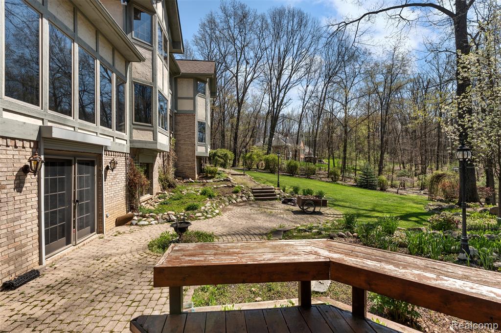 561 Valley Drive, Milford, MI 48381 — Photo 47
