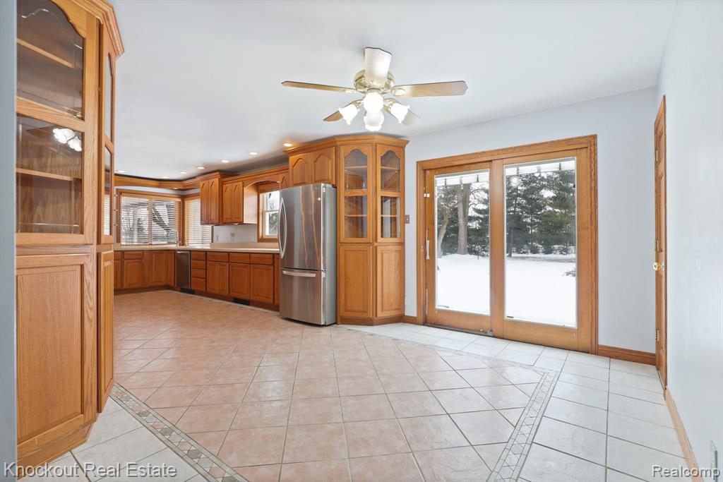 1914 Schust Road, Saginaw, MI 48604 — Photo 11