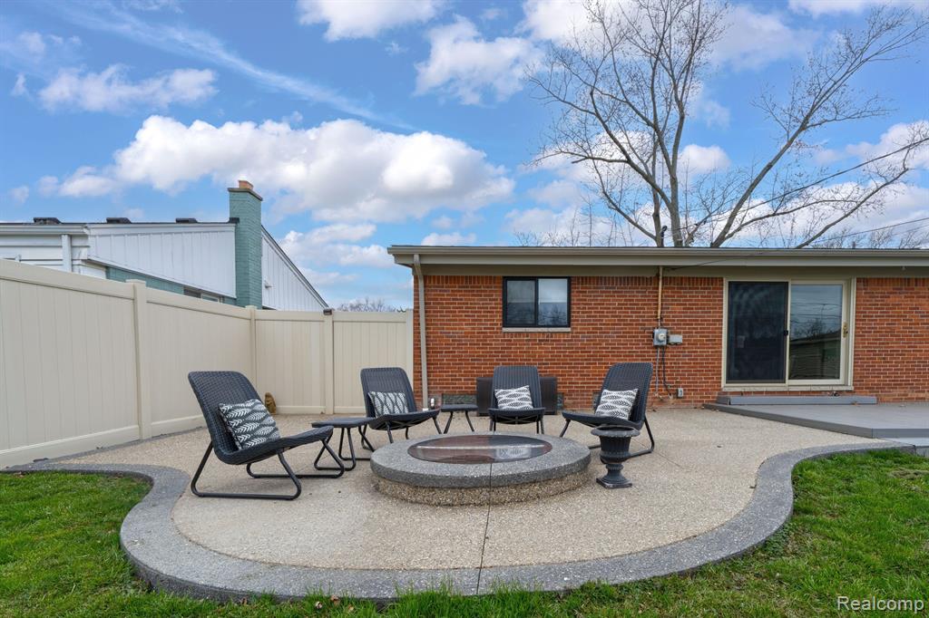 4010 MARK ORR Road, Royal Oak, MI 48073 — Photo 17