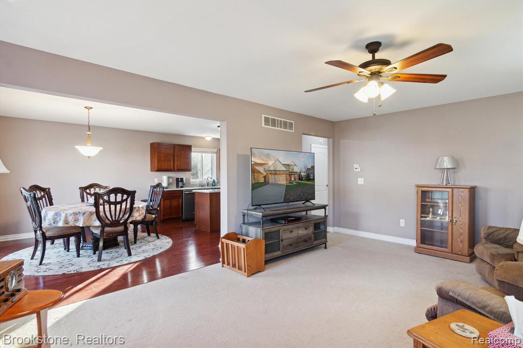 712 SUPERIOR Parkway, Westland, MI — Photo 10