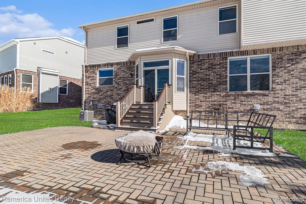 1941 HUNTERS CREEK Drive, Ypsilanti, MI 48198 — Photo 24