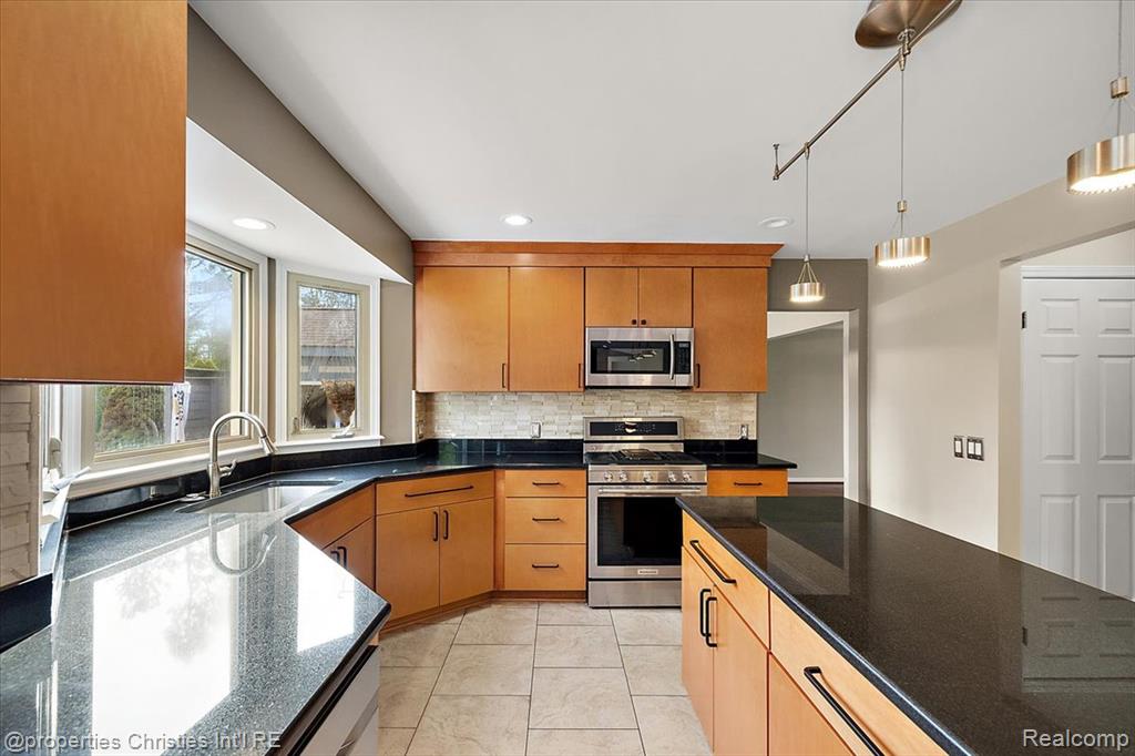 47269 S Chigwidden Drive, Northville, MI 48167 — Photo 13