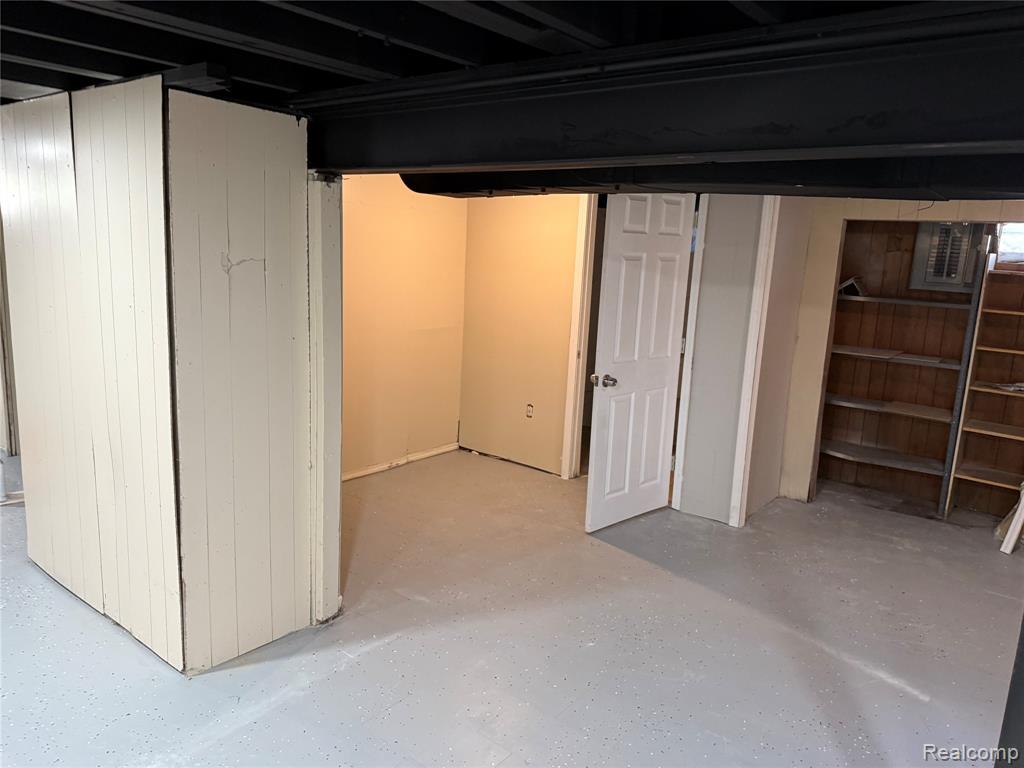 9557 W Inkster Road W, Livonia, MI 48150 — Photo 28