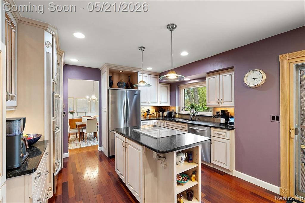 33891 Yorkridge Street, Farmington, MI 48331 — Photo 36