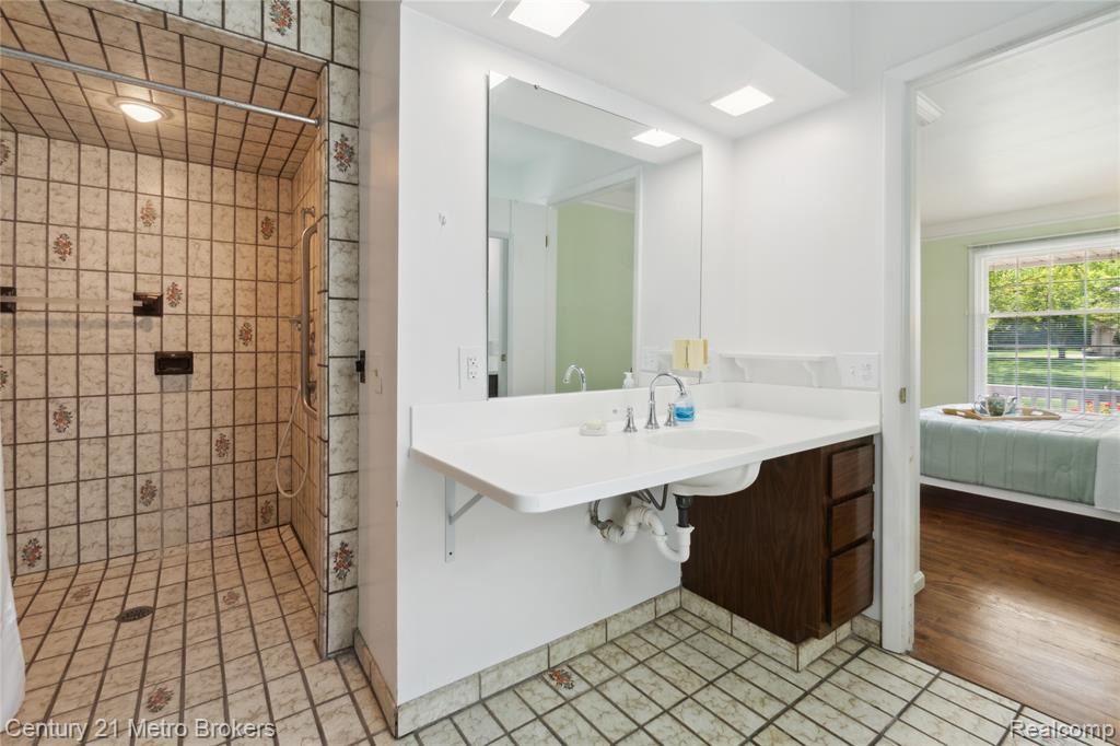 5175 CANDLEWOOD Drive, Grand Blanc, MI 48439 — Photo 21