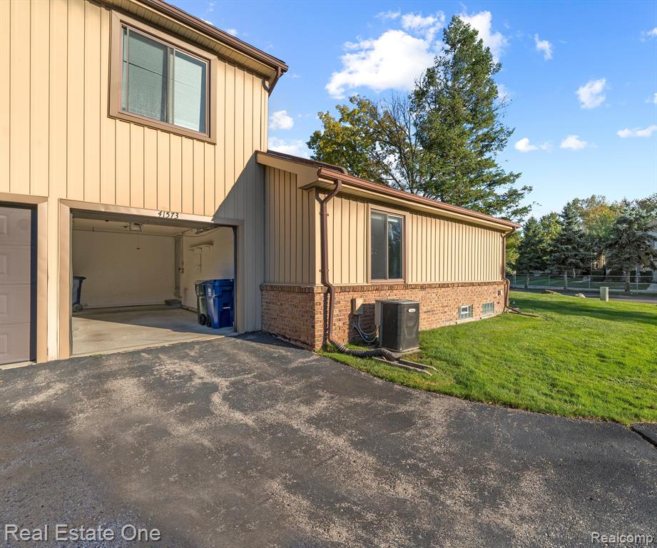 41573 BEDFORD Drive, Canton, MI 48187 — Photo 33