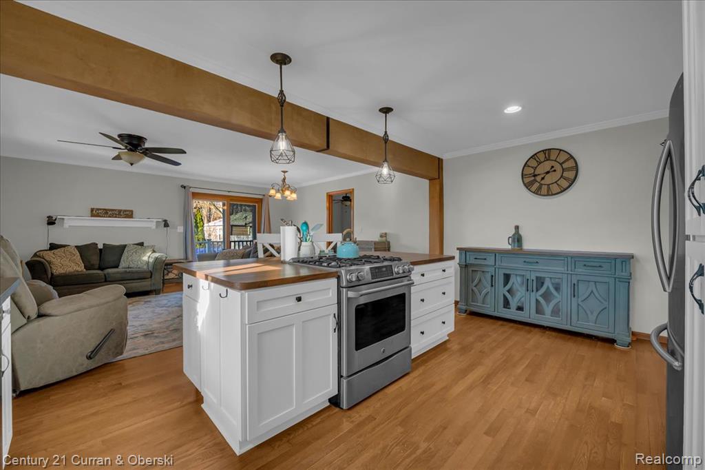 9061 Oporto Street, Livonia, MI 48150 — Photo 8