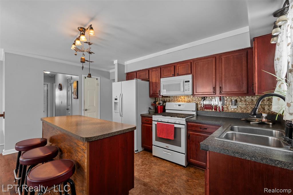 8088 Oreilly Circle, Davison, MI 48423 — Photo 11