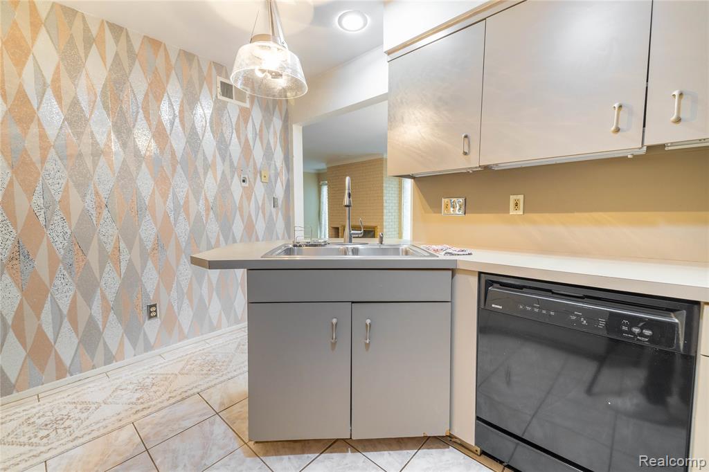 8063 Colony Drive, 1, Grosse Ile, MI 48138 — Photo 13