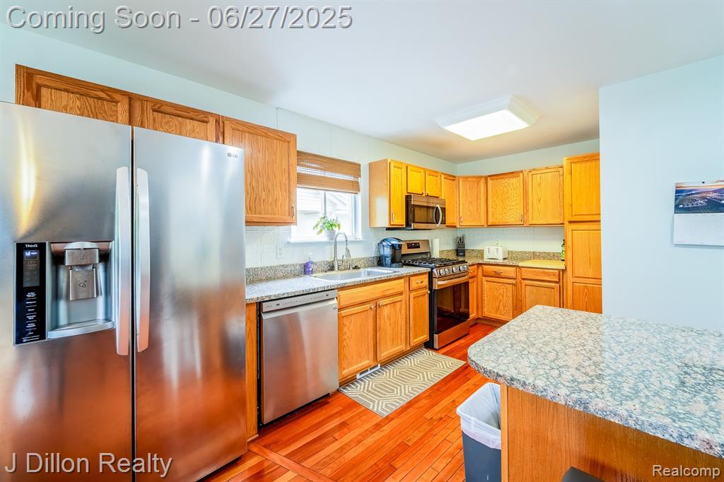 5778 Savoy Drive, Waterford, MI 48327 — Photo 12