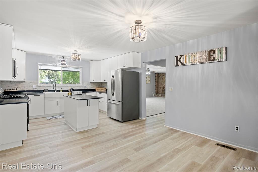 39764 BONNIE COURT, Clinton Twp, MI 48038 — Photo 8