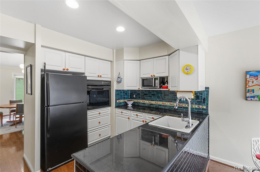4042 Chablis Street, West Bloomfield, MI 48323 — Photo 13