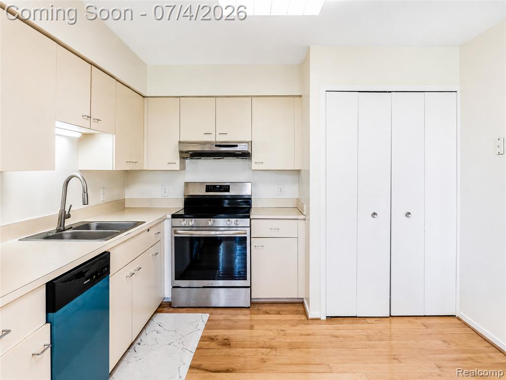 754 Ashley Circle, Rochester Hills, MI 48307 — Photo 17