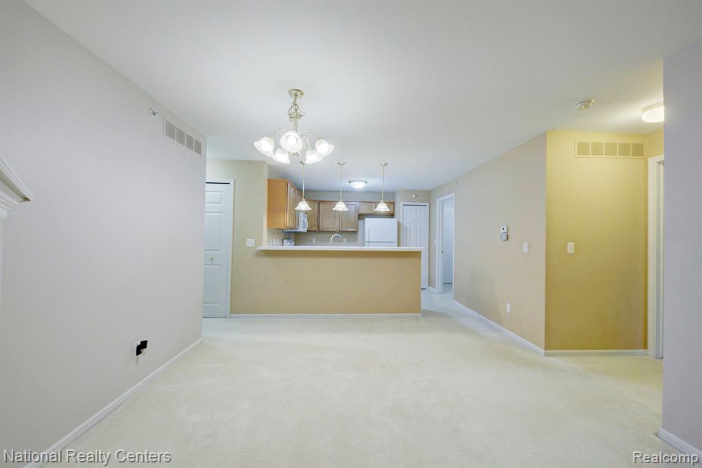 6104 JASMINE Drive, Walled Lake, MI 48390 — Photo 11